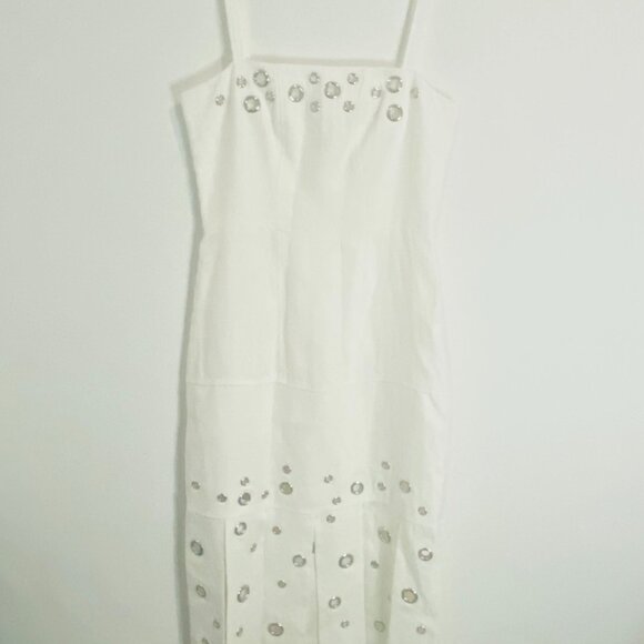 Stasia Alexis Design Sleeveless White Dress for Glamorous Occasions - Picture 4 of 17